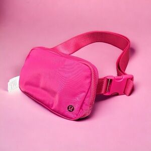 COPY - NEW!! SONIC PINK & WHITE LULULEMON EVERYDAY BELT BAG